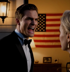 “Min svärson grät inte en enda tår på min dotters begravning, två dagar senare lade han ut hennes bil till försäljning med texten “”går vidare, ny start,”” och den kvällen öppnade jag hennes gamla smyckeskrin och frös. Min svärson grät inte en enda tår på min dotters begravning, två dagar senare lade han ut hennes bil till försäljning med texten “”går vidare, ny start,”” och den kvällen öppnade jag hennes gamla smyckeskrin och frös. Jag har arbetat med arkitektur nästan hela mitt liv, och jag har alltid trott att jag förstod vad som stod stadigt, vad som sprack, och vad som skulle kollapsa så fort grunden gav vika. Men det var en sak jag helt missförstod: min dotters äktenskap. Clare var mitt enda barn. Från dagen hennes mamma dog, var det vi två mot allt, från brända middagar och hämtningar i skolan till dagen hon byggde ett företag som gjorde mig stoltare än något ritning jag någonsin undertecknat. Hon var smart, stadig, smakfull, skarp, och aldrig den typen av kvinna som lätt kan ledas av någon. Kanske är det därför jag fortsatte försöka övertyga mig själv att min oro för Derek bara var en instinkt hos en pappa som inte ville släppa taget. Men från början kändes något med honom för smidigt. För passande. För perfekt. Den typen av man som går in i ett rum med ett färdigt leende, det rätta svaret på varje fråga, och tillräckligt mycket värme i ögonen för att få folk att sänka garden. Clare sa att jag överanalyserade det. Jag försökte lita på henne. Sedan för sex veckor sedan fick jag det samtal som ingen pappa överlever att höra med ett vanligt hjärta. De sa att Clares bil körde av vägen i regnet. De sa att branden spred sig för snabbt. De sa det i den torra, kalla tonen som låter som någon som läser från en rapport som redan är förberedd. Och den första som ringde mig var Derek. Vid begravningen, med vita blommor i luften, polerad trä runt mig, och färgad ljus som föll genom kyrkfönstren, kunde jag knappt stå kvar. Men Derek satt rak i bänken längst fram i en helt ny svart kostym, skakade hand med varje person som kom för att uttrycka kondoleanser som om han hälsade gäster på ett affärsevenemang. Inga röda ögon. Inget avbrutet i rösten. Inte ett ögonblick där han bröt ihop som en man som just begravt sin fru. Bara samma polerade, försiktiga, tomma fraser om och om igen. Jag försökte intala mig att människor sörjer på olika sätt. Jag försökte låta mitt eget sörjande drunkna i alla misstankar jag hade. Tills två dagar senare. En e-postnotifikation dök upp, vanlig och slumpmässig, och förstörde den sista lilla ro jag hade kvar. Derek hade lagt ut den bil Clare älskade mest till försäljning. Inte den från olyckan. Den andra. Den hon värderade, skyddade, och kopplade till minnen som ingen summa pengar kunde ersätta. Under annonsen skrev han bara några ord: “”Går vidare. Ny start.”””