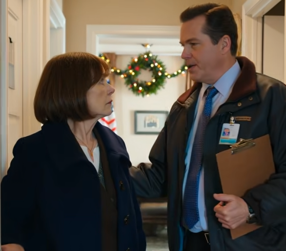 Min mamma fortsatte att låta sig själv komma in i min lägenhet som om det fortfarande var hennes plats. Jag slutade bråka och gjorde en “överraskning”-ändring — nya lås, byggnadsförvaltningen meddelades och allt dokumenterades. Nästa gång hon försökte använda sin extranyckel insåg hon att den inte fungerade… Och att reglerna hade ändrats.