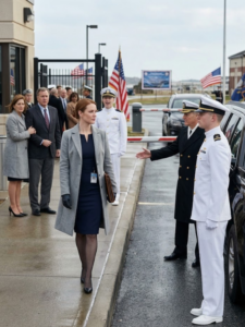 NA MANHÃ QUE MEUS PAIS PASSARAM DIRETO POR MIM NA PORTARIA DE SEGURANÇA PARA CELEBRAR A GRANDE PROMOÇÃO NAVAL DO MEU IRMÃO