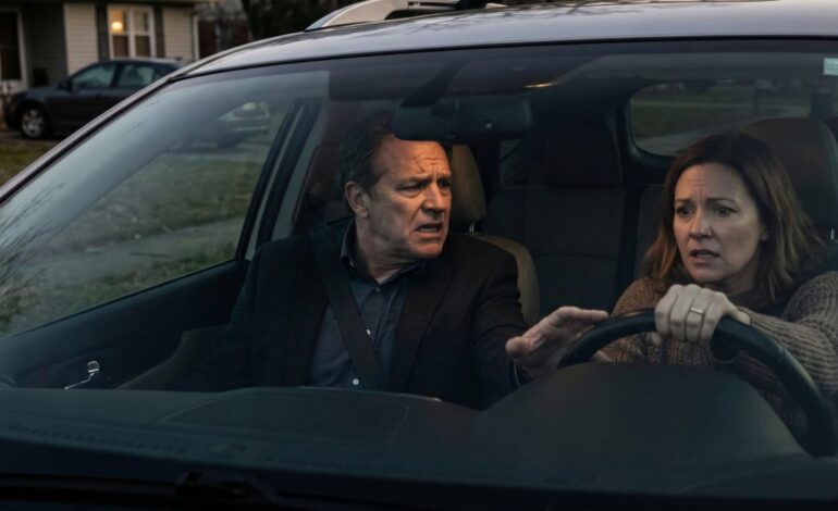 Vi körde till vår sons hus när jag plötsligt insåg att det var en fälla. Jag sa till min fru “Vänd om direkt!” Hon litade på mig, och det valet räddade våra liv. Men min hämnd började i samma ögonblick jag insåg att min egen son a0…