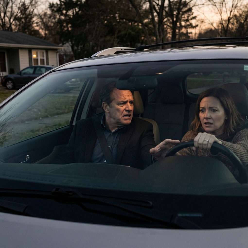 Vi körde till vår sons hus när jag plötsligt insåg att det var en fälla. Jag sa till min fru “Vänd om direkt!” Hon litade på mig, och det valet räddade våra liv. Men min hämnd började i samma ögonblick jag insåg att min egen son a0…