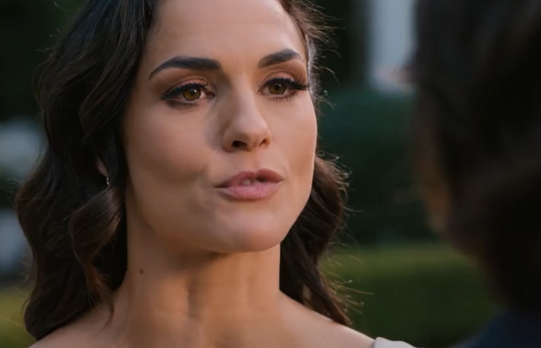 Mina föräldrar försökte avboka mitt förlovningsfirande så att de kunde använda lokalen för min systers promotionsfest. Nästa dag hände något oväntat.