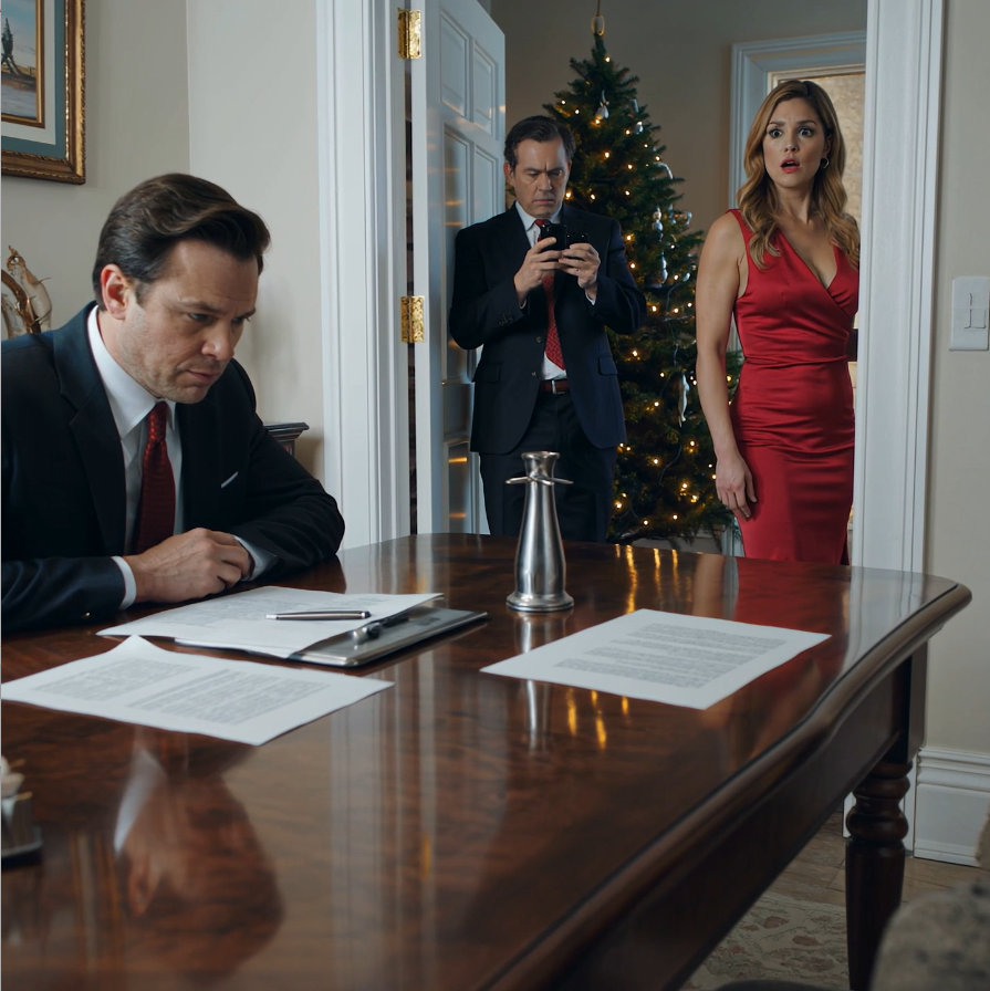 Za każdym razem, gdy mój tata przekraczał granicę wobec mnie, mama czekała, aż odejdzie z pokoju i szeptała: „Wiesz, jak go wyprowadzić z równowagi.” W dniu, gdy się wyprowadziłam, zadzwoniła i powiedziała: „Rozdzielasz tę rodzinę.” Nie sprzeczałam się. Nic nie powiedziałam. Rozłączyła się. Sześć miesięcy później zadzwoniła ponownie — płacząc — i powiedziała coś, czego nigdy nie spodziewałam się usłyszeć od niej.