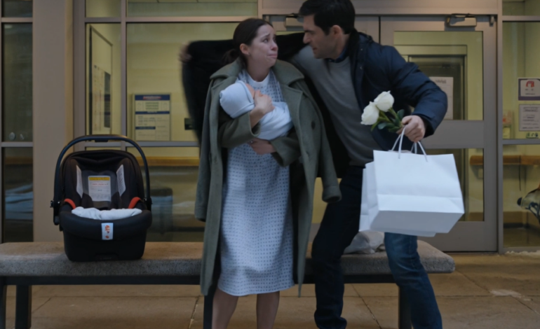 Dagen Efter Min Systers Minnesstund, Ringde Hennes Chef Mig Från Ingenstans Och Sa, “Laura, Snälla Säg Inget Till Familjen Förrän Du Ser Det Här.” Jag Trodde Att Jag Var Förberedd På Allt. Sedan Gick Jag In På Hans Kontor, Såg Vem Som Stod Bakom Honom, Och Stannade Upp.