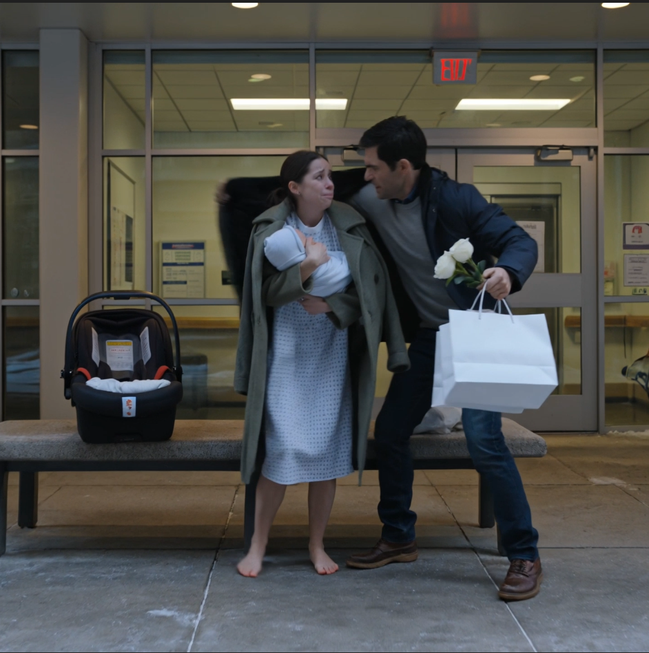 Dagen Efter Min Systers Minnesstund, Ringde Hennes Chef Mig Från Ingenstans Och Sa, “Laura, Snälla Säg Inget Till Familjen Förrän Du Ser Det Här.” Jag Trodde Att Jag Var Förberedd På Allt. Sedan Gick Jag In På Hans Kontor, Såg Vem Som Stod Bakom Honom, Och Stannade Upp.