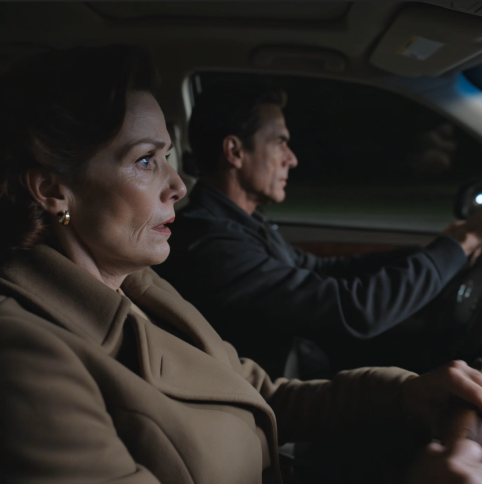 På min barnbarns bröllop stoppade min son mig vid ingången och sa att mitt namn inte fanns på listan. Jag gick tyst hem och ringde min advokat. På morgonen hade han ETT BREV VÄNTANDE