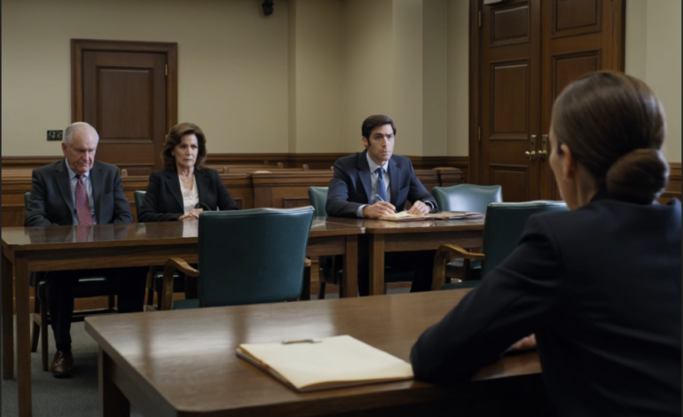 Medan jag grävde i min lugna trädgård slog spaden plötsligt mot något hårt. Nyfikenheten tog över när jag långsamt avslöjade det, och det som till slut kom fram ur jorden lämnade mig frusen av förvåning.