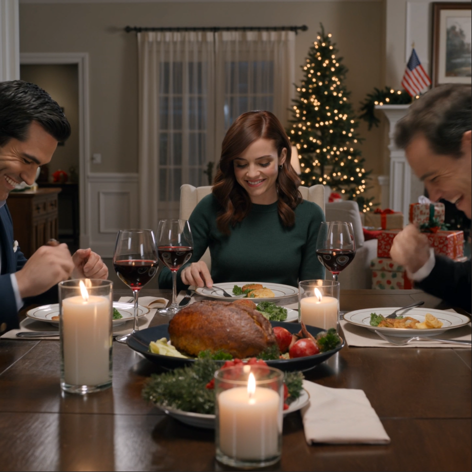 En säkerhetsvakt på min makes kontor smög in en vikad lapp i min handväska och sa åt mig att inte läsa den i byggnaden. Trettio minuter senare kom min man ner för trappan leende, redo att ta mig till Verizon-butiken för att köpa en födelsedagstelefon till vår dotter, och jag var tvungen att tillbringa resten av kvällen med att låtsas att mitt liv fortfarande såg ut som det gjorde den morgonen.