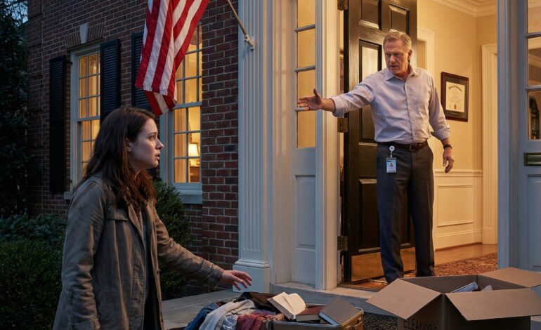 Jesteś wstydem. Nie wracaj do domu,” powiedział mój ojciec tej nocy, gdy odszedłem od sal operacyjnych, które dla mnie wybrał, a pięć lat później ta sama rodzina, która wymazała moje imię, wysłała kremowe zaproszenie z tłoczonym herbem Marshalla, prosząc mnie, bym wrócił do ich historii na czas kolacji próbnej mojego brata, aby dowiedzieć się, kim się stałem.