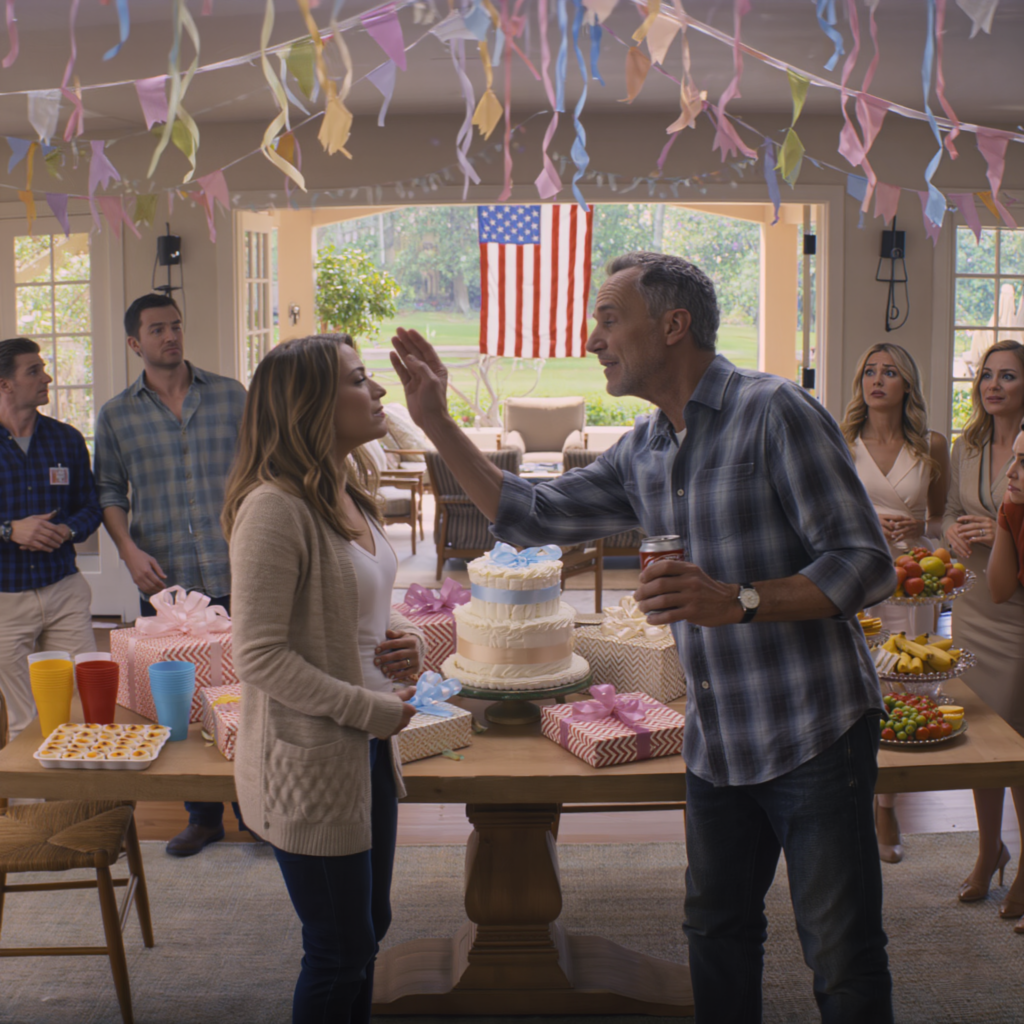 Isäni-ukki löi minua vauvakutsuissa ja kutsui minua “vialliseksi”. Hän ei tiennyt, että olin raskaana 11 viikkoa. Huone hiljeni, ja puhelimet alkoivat tallentaa. Tunnit myöhemmin päädyin päivystykseen. Aamulla mieheni joutui tekemään valinnan—isänsä… tai lapsensa.
