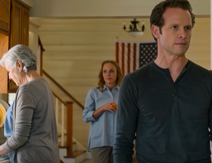 Poikani käski minun pakata laukun, jos en lähtisi hoivakotiin. Hymyilin, suljin matkalaukkuni ja odotin. Sitten limusiini pysähtyi ulkopuolella, ja hän viimein näki KUKA TULI ENNEN