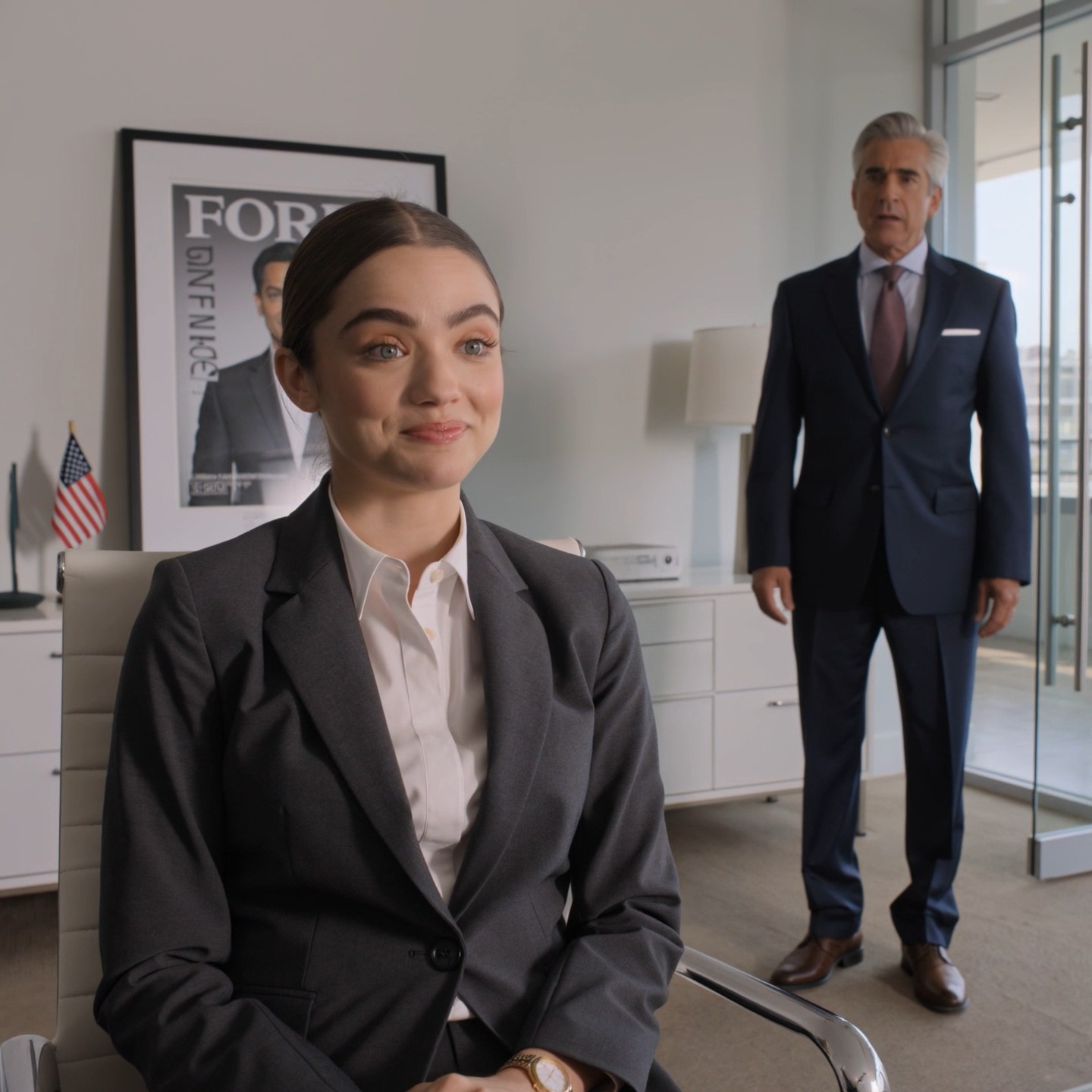 Minha mãe enviou uma mensagem dizendo que o Natal precisava ficar “apenas para a família” porque os sogros da minha irmã se mudaram para círculos melhores e não precisavam de perguntas constrangedoras sobre mim. Até as dez da manhã seguinte, eu estava sentado em uma sala de reuniões de vidro ao sul do Mercado, esperando fechar um negócio de 250 milhões de dólares com o homem exato que ela quis dizer. – Notícias