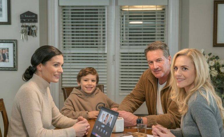 He Varastivat Perintöni de 100 000$ Kun Olin 18-vuotias. Eighteen Years Later, They Sat at My Table, Called My Son a Freeloader, and Demanded 200,000$. I Said One Sentence That Stopped Every Fork Mid-Air.