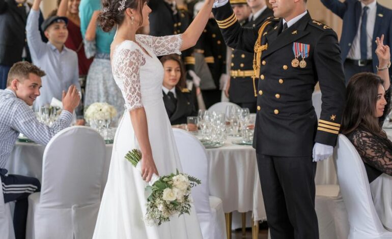 Han hånade min marinservice vid mitt eget bröllop — sedan kom en brigadgeneral in