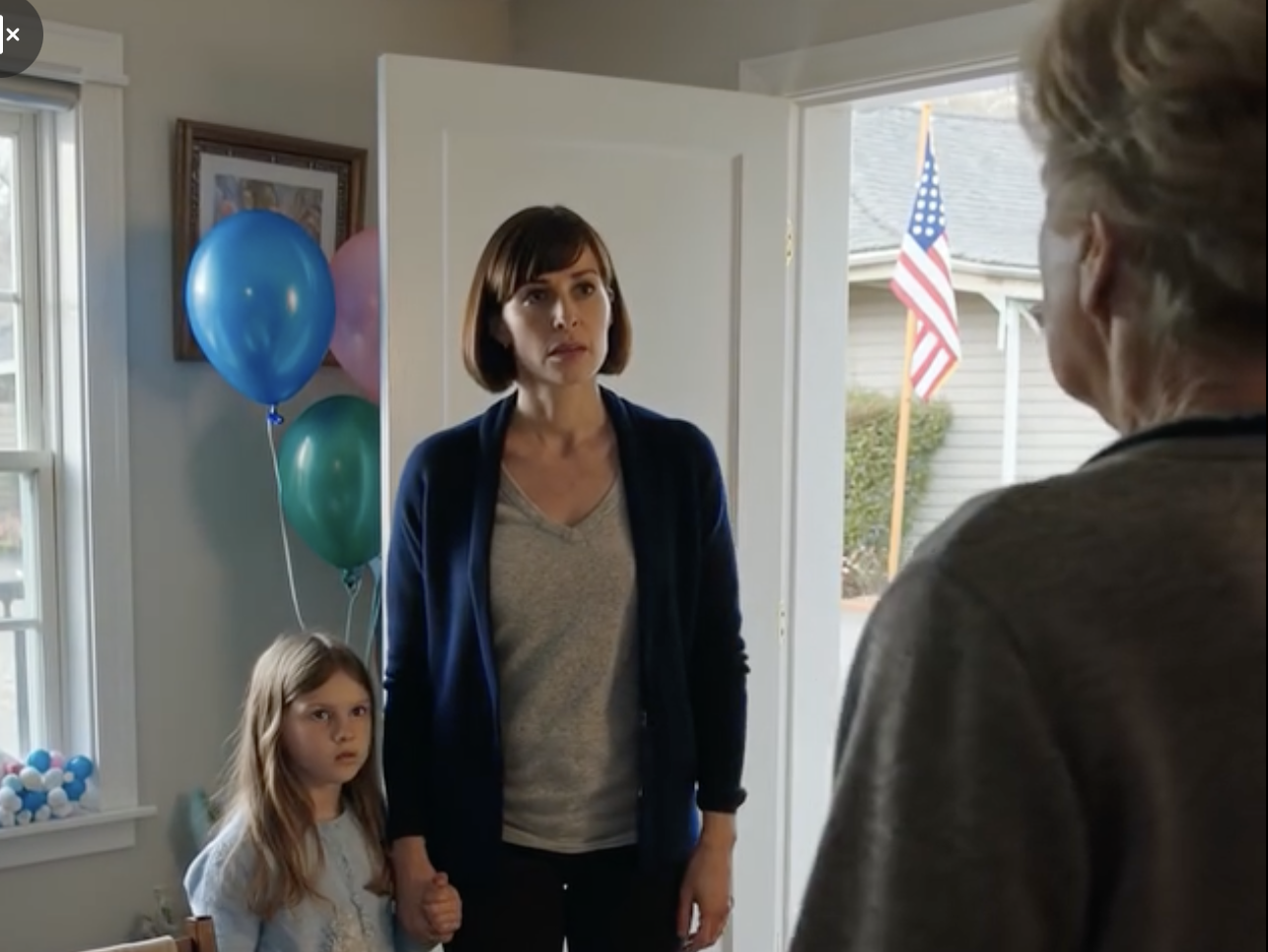 A Festa de 10 Anos da Emma. 15 Familiares Confirmaram Presença “Sim.” 14h—Ninguém Apareceu. 14h30—Ainda Ninguém. Então Começaram as Mensagens: “Não Vou Conseguir. Surgiu Algo.” Um por Um. Todos Cancelaram. Emma, de Vestido Roxo, Sussurrou, “Eles Vão Vir, Mamãe?” Então Abri o Grupo da Família no WhatsApp… E Os Vi…