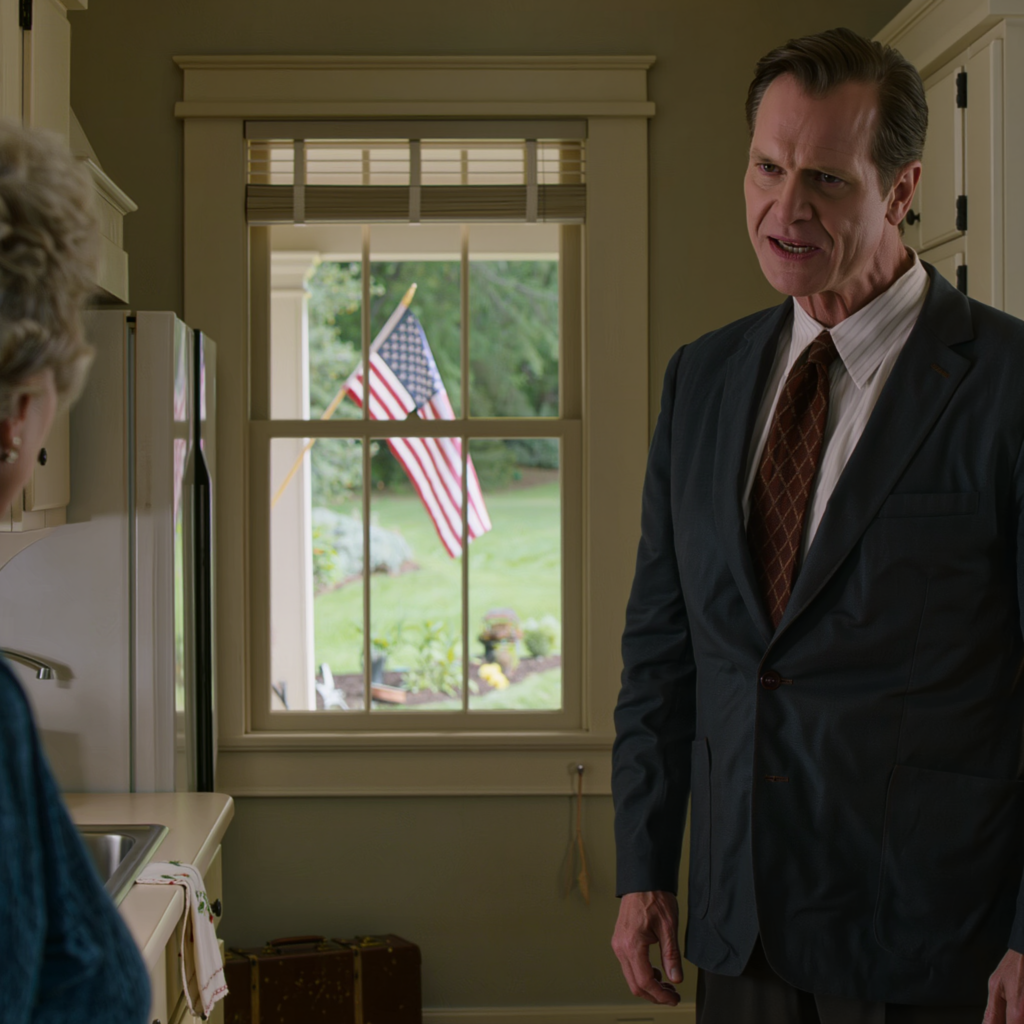 „Om du inte vill gå till ett äldreboende, packa dina saker och flytta ut ur mitt hus direkt,” sa min son med knutna tänder, tittade rakt in i mina ögon, och jag log bara, vikte mina kläder, stoppade gamla foton i en läderkoffert som om jag hade väntat på den här dagen länge, och exakt en timme senare, när den svarta limousinen stannade utanför, dog leendet på hans ansikte precis där på trappan.”