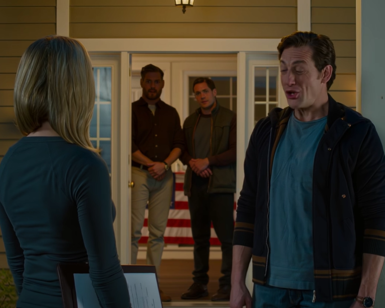 Kupowałem swój wymarzony dom cicho, potem sąsiad zadzwonił, żeby powiedzieć, że niespodziewani goście już są w środku. Gdy sprawdziłem kamery, rodzina mojego brata świętowała w moim salonie, jakby miejsce na nich czekało. POTEM WYDZWONIŁEM.