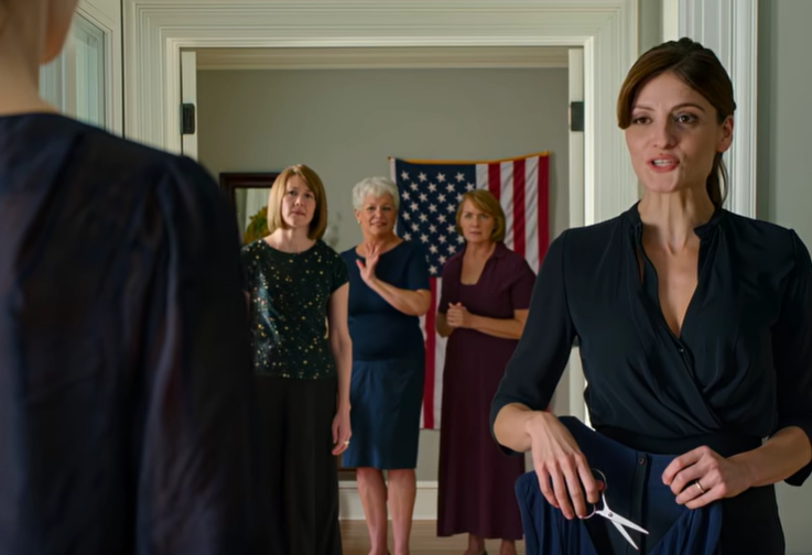 Stepmom Pitkäsi Hiljaa Paikoilleen, Kun Hänen Tyttärensä Rikkovat Suosikkipukuni Kotiin. En Sanonut Mitään, Koska He Unohtivat, Että Isä Oli Hiljaa Jättänyt Yrityksensä Nimeni Alla, Ja Hänen Työkorttinsa Avoivat Yhä Nämä Ovet. HR Soitti Ensin.